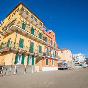 https://la-casa-sulla-spiaggia-on-the-beach-happy-rentals.hotelitalianriviera.com
